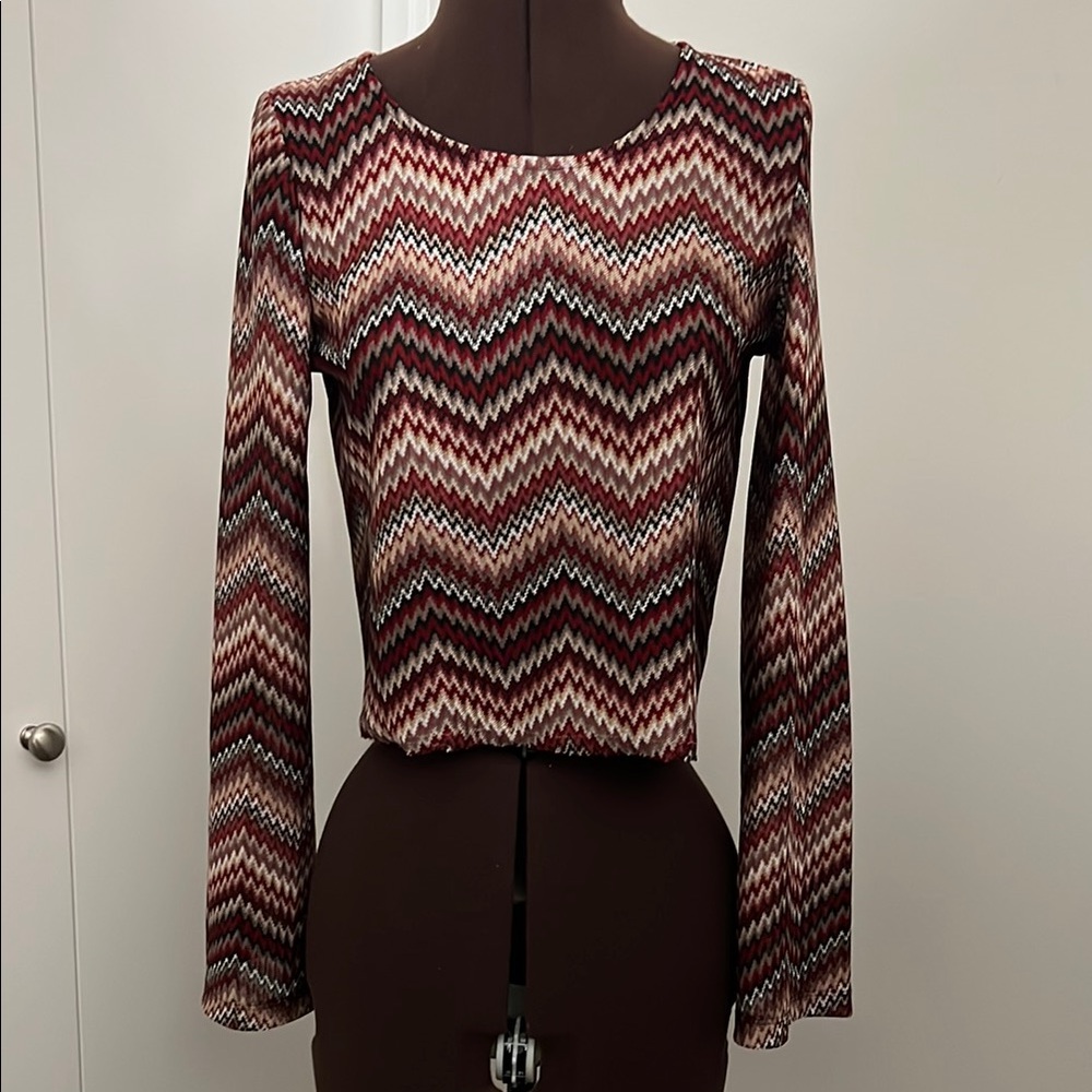 Chevron Patterned Long Sleeve Top size small cropped flare sleeve